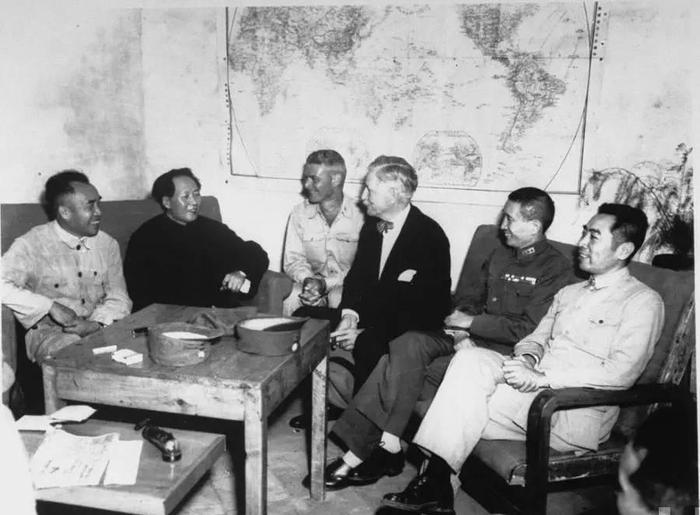 老照片直击: 1945年9月3日重庆欢庆抗战“胜利日”