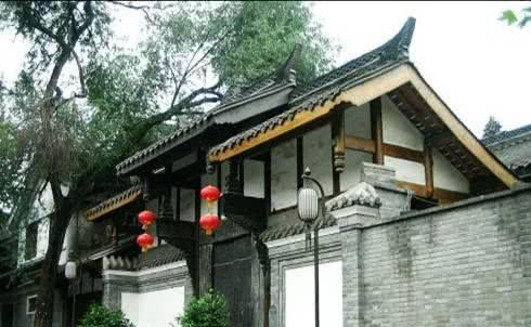 持续关注:抛出红谷滩翠苑路一条街叫什么?2025最新街名解析与生活指南