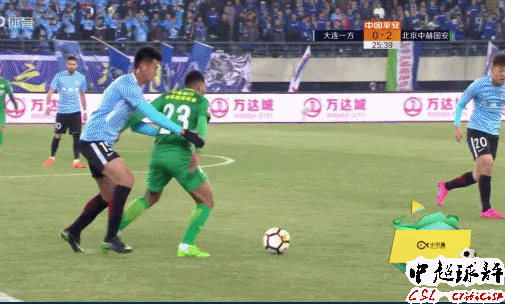 中国足球的悲哀: 25岁悍将传球失误后1举动太反常!