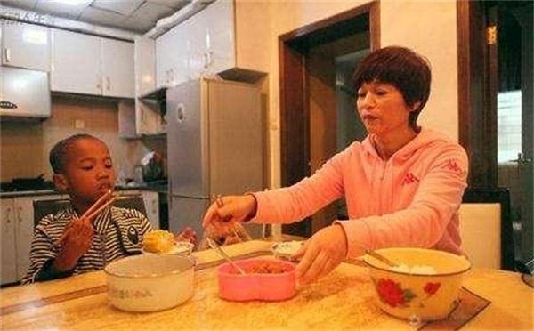 中国体坛黑人混血儿比例飙升！网友：大都单亲中国妈妈带大！