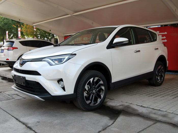 丰田发布最新RAV4，配油电混合动力，仅售15万谁还买哈弗