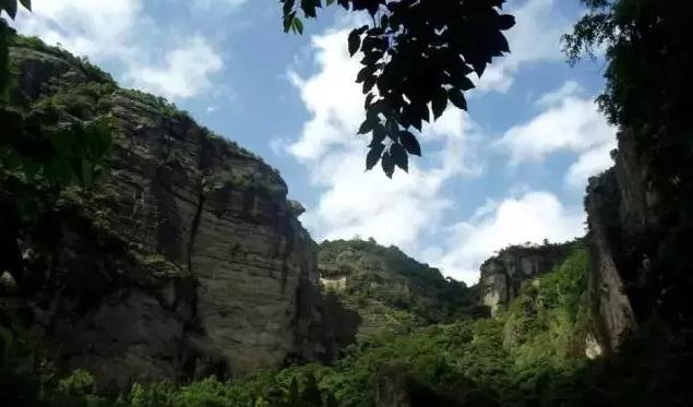 雁荡山，中国最美海上名山，是“东南第一山”，又叫“坐山观山”