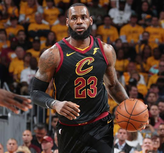 NBA最新资讯公布全明星首发阵容出炉字母哥与库里领跑东西部票选