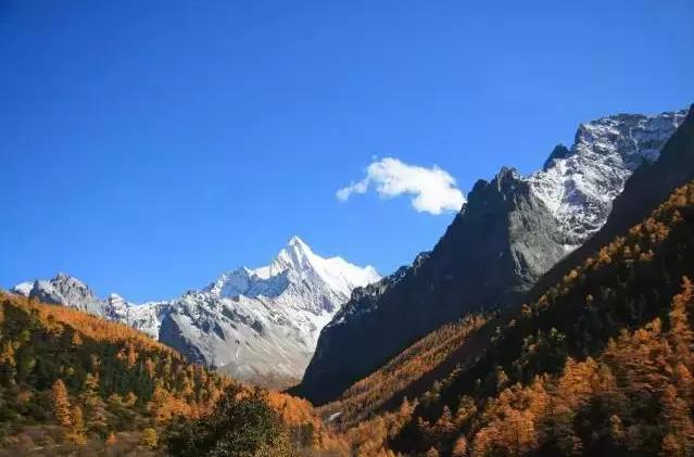 雁荡山，中国最美海上名山，是“东南第一山”，又叫“坐山观山”