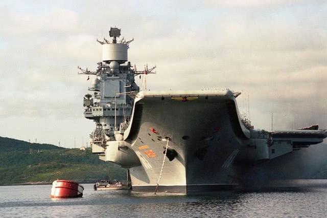 俄罗斯15万吨航母震撼来袭！搭载百架五代战机，取名为“暴风号”