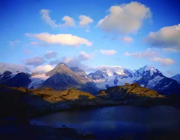 雁荡山，中国最美海上名山，是“东南第一山”，又叫“坐山观山”