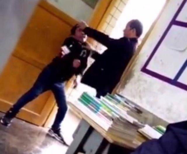 中学教师殴打学生，手掐脖子按倒在地，网友很理智