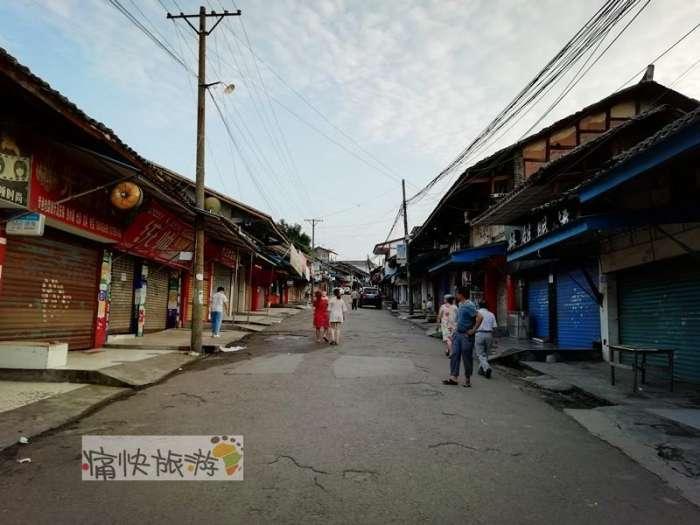 徜徉自贡乡镇之黄昏下的大山铺老街