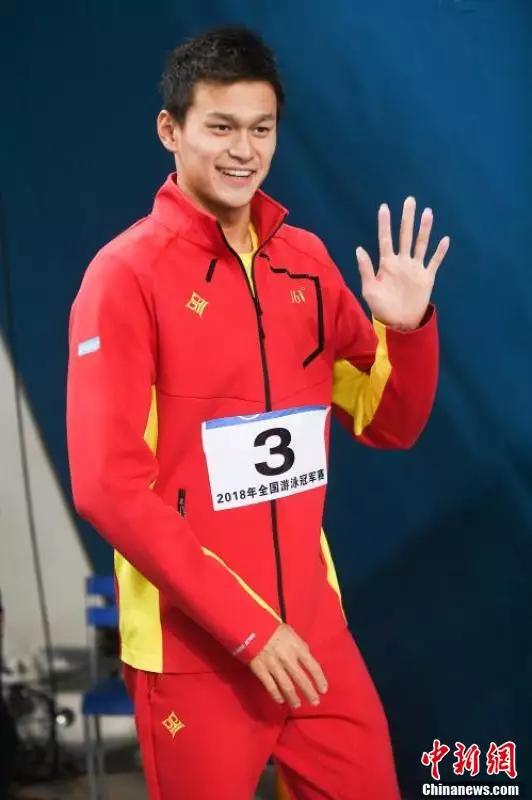 孙杨1500米夺冠后从朱志根谢到周继红，他成熟了