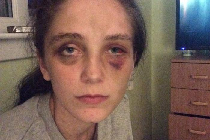 19岁女子被丈夫殴打三个小时 后又被他当着儿子的面性侵
