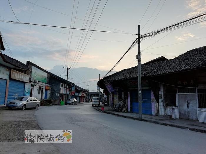 徜徉自贡乡镇之黄昏下的大山铺老街