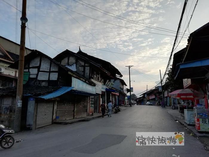 徜徉自贡乡镇之黄昏下的大山铺老街
