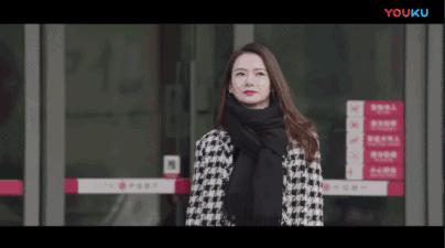 戏里为了8000块LV包甩掉穷男友的戚薇，为什么还不算“捞女”？