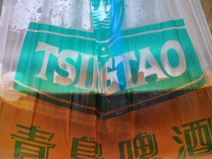 为什么在青岛买散称啤酒时，一定要用塑料袋装？