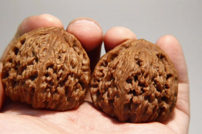 希少文玩核桃 南疆石 極太楞特徴