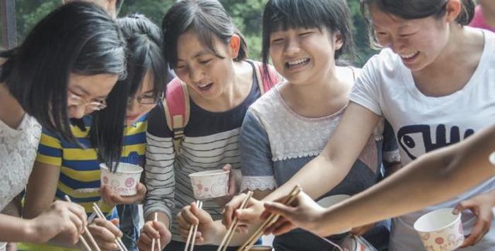 盘点我国“伙食最好”的大学食堂，看着就让人垂涎，有你的学校吗