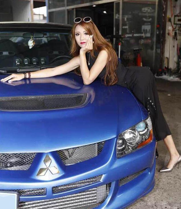 北京女孩酷爱性能车，玩车的妹子最迷人