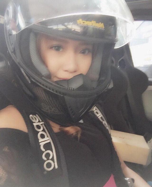 北京女孩酷爱性能车，玩车的妹子最迷人