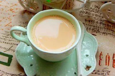 摄影技巧：平时喝的奶茶，怎么拍摄更好看？