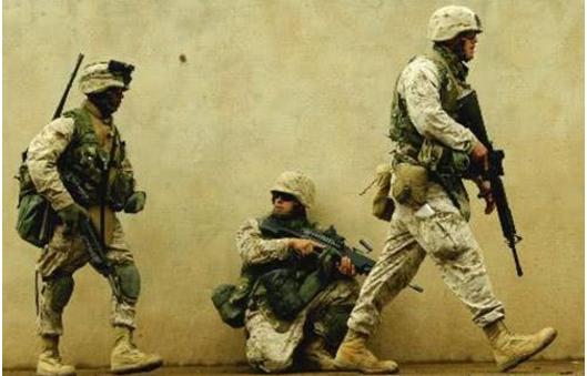 伊拉克战争中美军最大伤亡，竟是自己人打的，30多人因此丧命