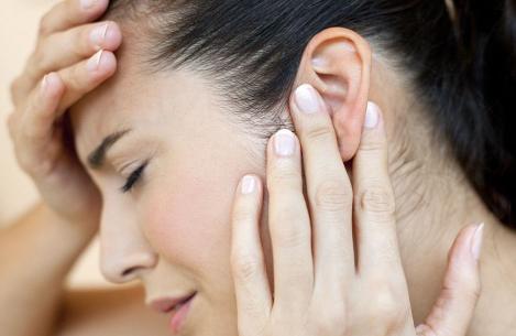 耳朵肿痛是什么原因，应该如何缓解耳朵肿痛？