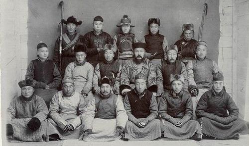 清朝不修长城，三大绝招让蒙古几乎亡族灭种，这就是“满蒙一家”