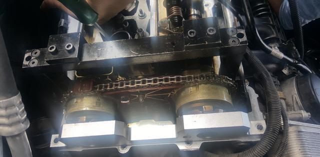 宝马X5 E70N55发动机免拆缸盖更换气门油封
