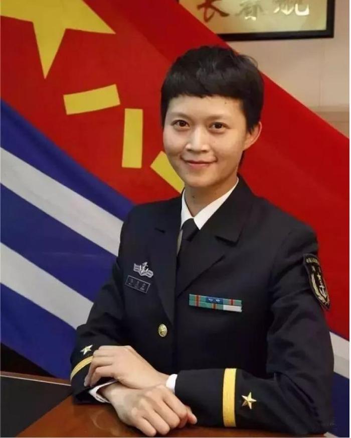 中国首位女舰长即将诞生，博士毕业少校军衔，曾在华为做高管