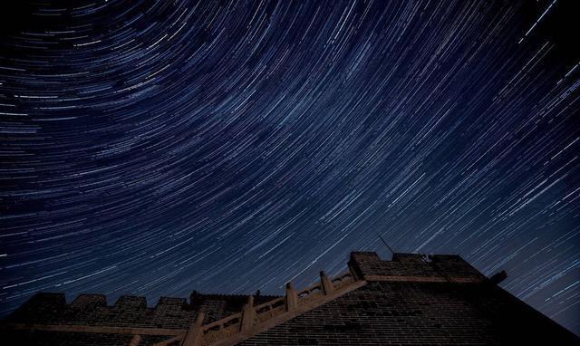 辛弃疾——“东风夜放花千树，更吹落，星如雨”