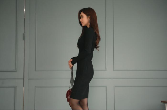 孙允珠：纯黑套装连衣裙，大秀玲珑身段