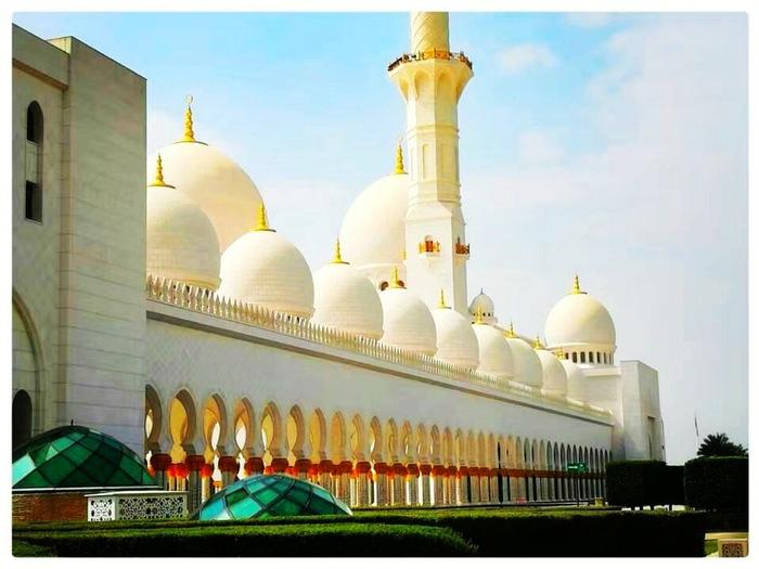 阿布扎比大清真寺，仅黄金就用去46000公斤