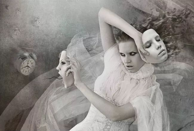 梦境交织，探索女孩心中的冒险与情感之旅