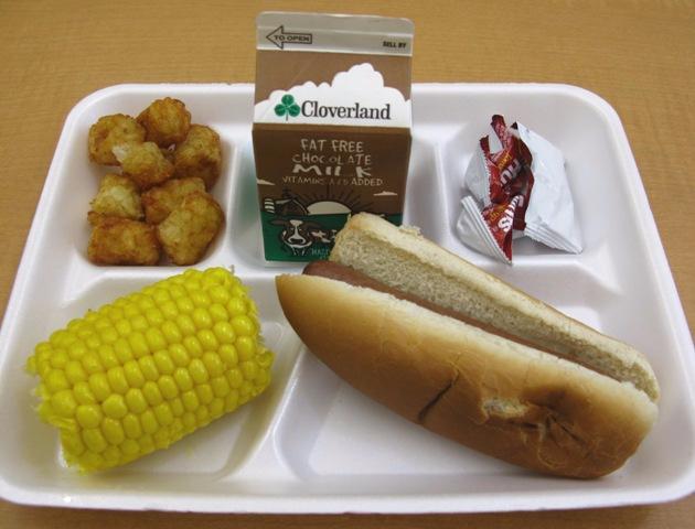$3.75一份的午餐，美国学校的大锅饭长啥样？