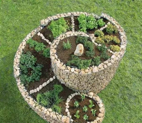 DIY石头螺旋立体花坛，养花也能养出才华横溢