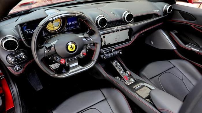汽车: 法拉利波托菲诺是一款可转换的GT, 结合了超级跑车的性能!