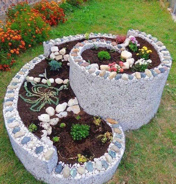 DIY石头螺旋立体花坛，养花也能养出才华横溢