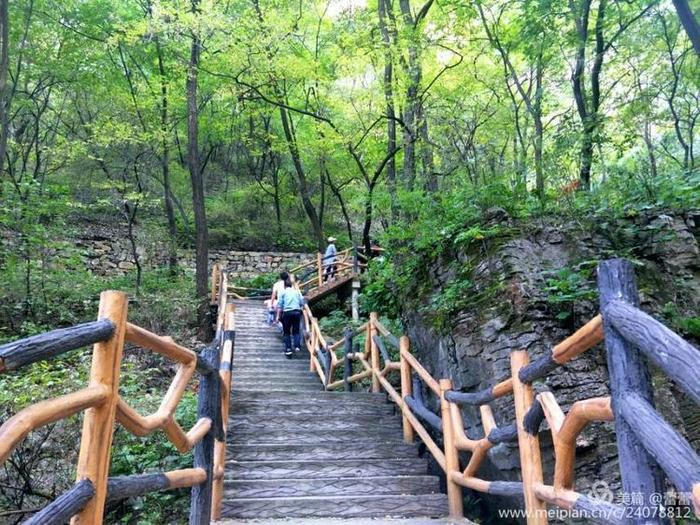 如来佛祖用来镇压孙悟空的五指山，你知道在哪里吗？