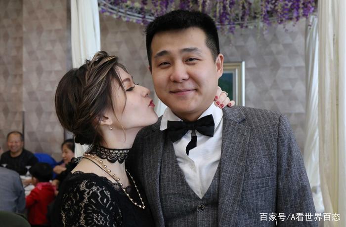 Little Bear The Painting The Kiss The Wedding 无房无车中国小伙娶22岁俄罗斯新娘,一场婚礼接吻11次,羡煞旁人