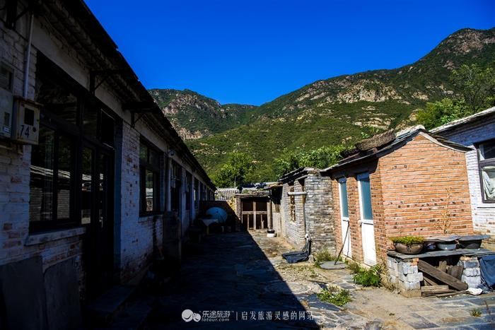 门头沟杨家峪，建在悬崖上的房子