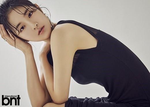 中国女艺人刘虞佳韩国拍时装杂志写真