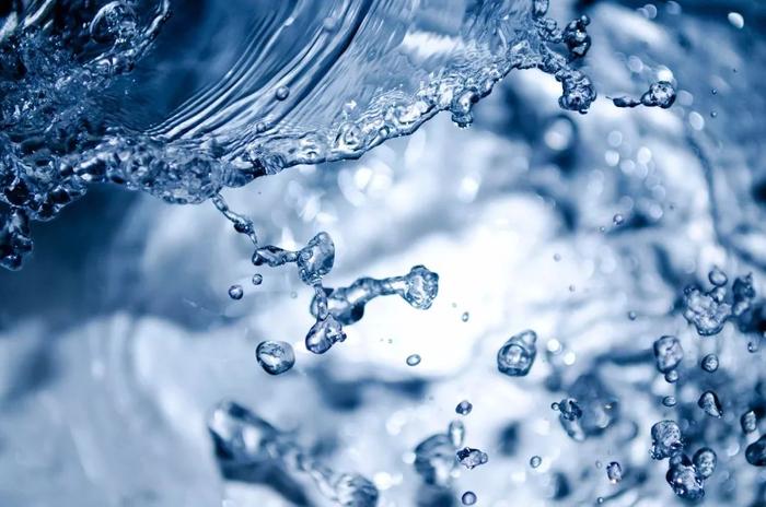 神奇的水！负93摄氏度内保持液态，液态和气态在374摄氏下共存！