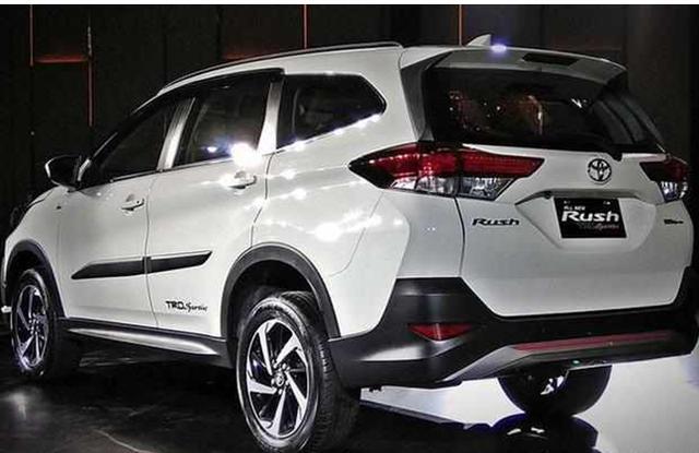 丰田首款10万元的7座SUV，看完外观和配置，网友：谁还要国产？