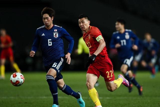 太丢脸！中国男足追不上日本男足，又快被低配版的日本队超越了