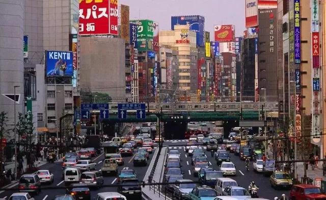 没有加塞、素质极高？在日本开车与在国内开车有何不同？