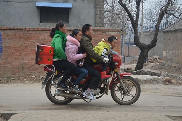 在农村，有人专门到村里收“旧摩托车”，收回去做啥！答案出来了