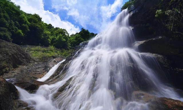 龙岩“千年雨村”，是这里吗？