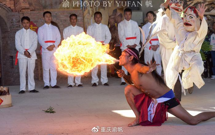 别开生面的碗窖村柴烧点火仪式，引数十位国际陶艺大师齐聚临沧