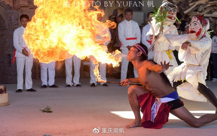 别开生面的碗窖村柴烧点火仪式，引数十位国际陶艺大师齐聚临沧