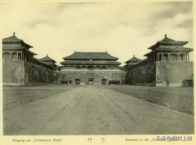 珍贵老照片：100多年前的故宫和北京城，跟电视演的不