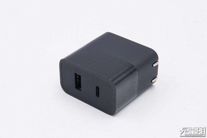 拆解报告：ZMI紫米30W 1A1C USB PD快充充电器HA722